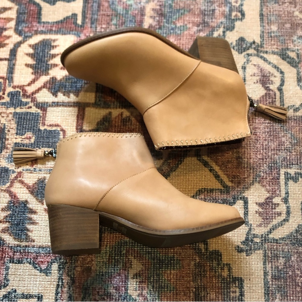 Toms Leila Boots Size 9.5